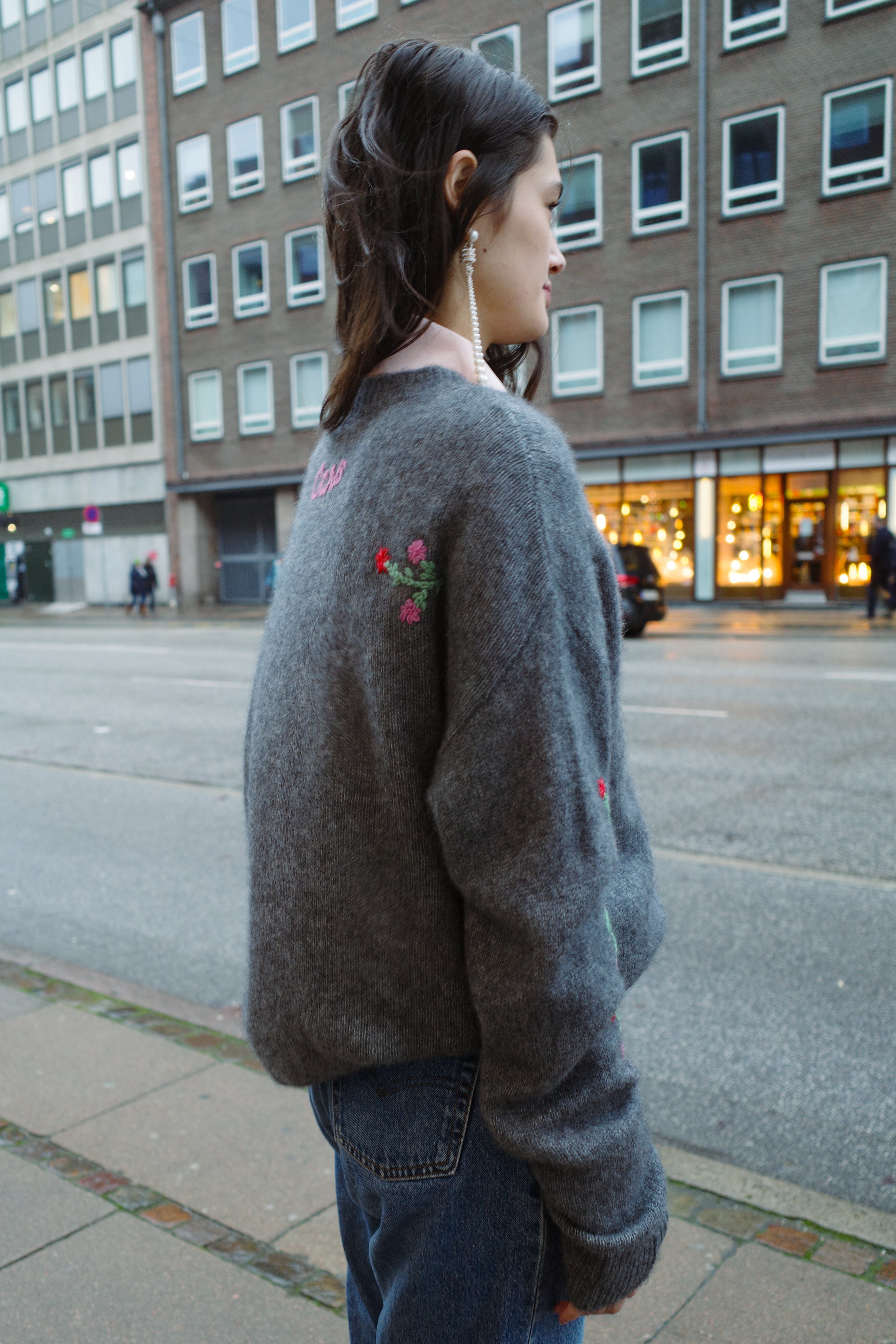 Augusta Round Neck - Charcoal w. Flowers