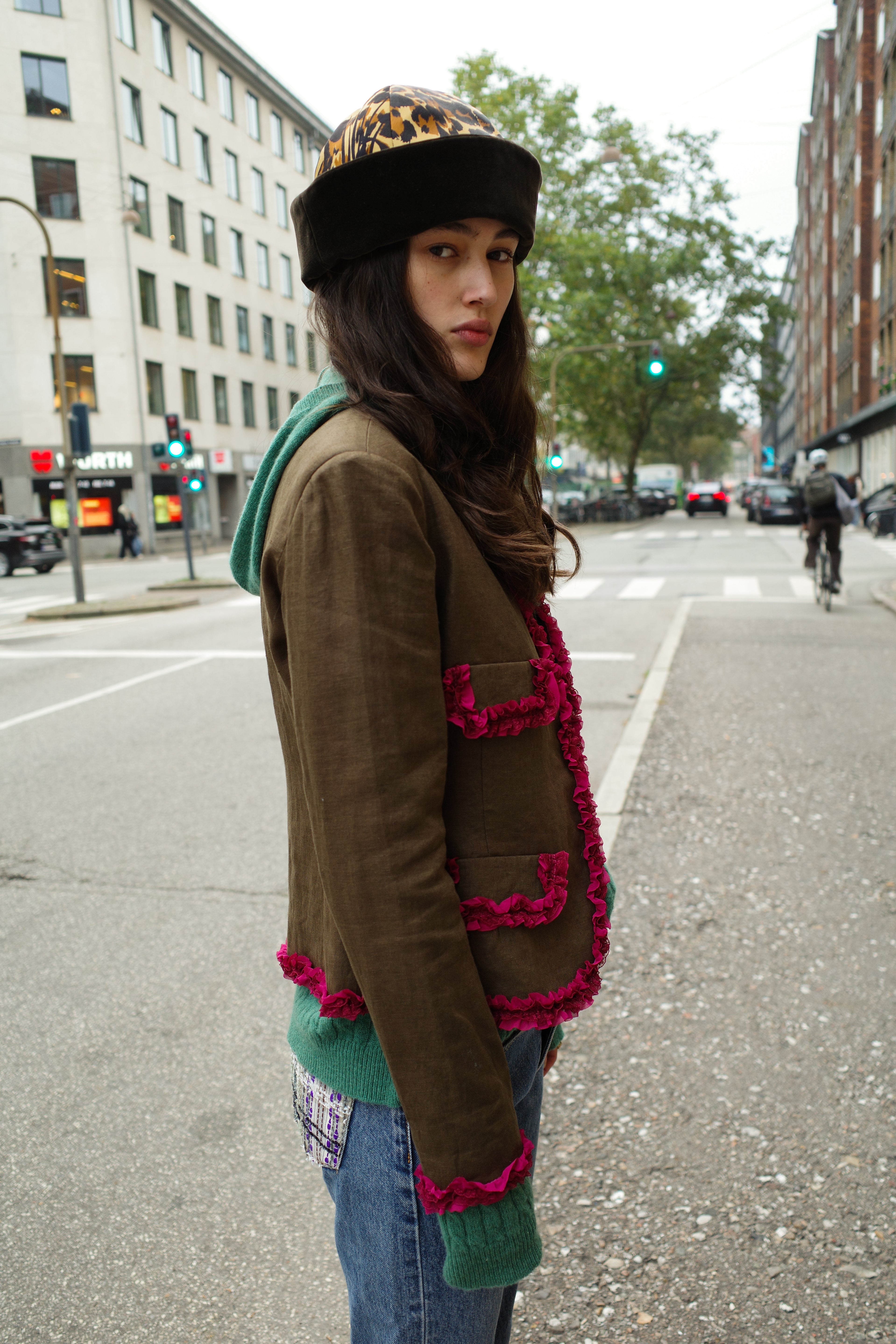 Tusnelda Jacket  - Olive w. Fuschia ruffle