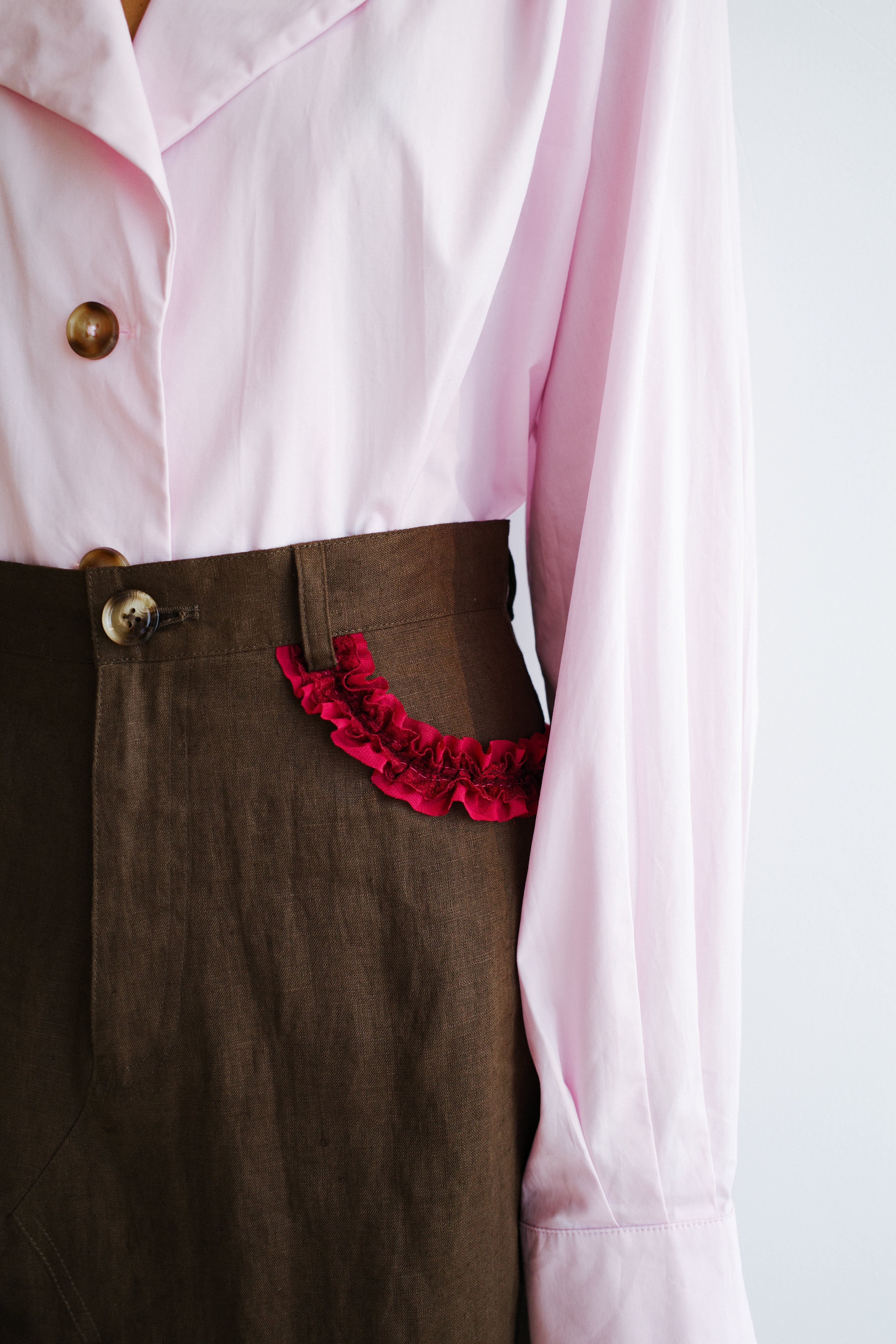 Nunu Skirt - Olive w. Fuschia ruffle