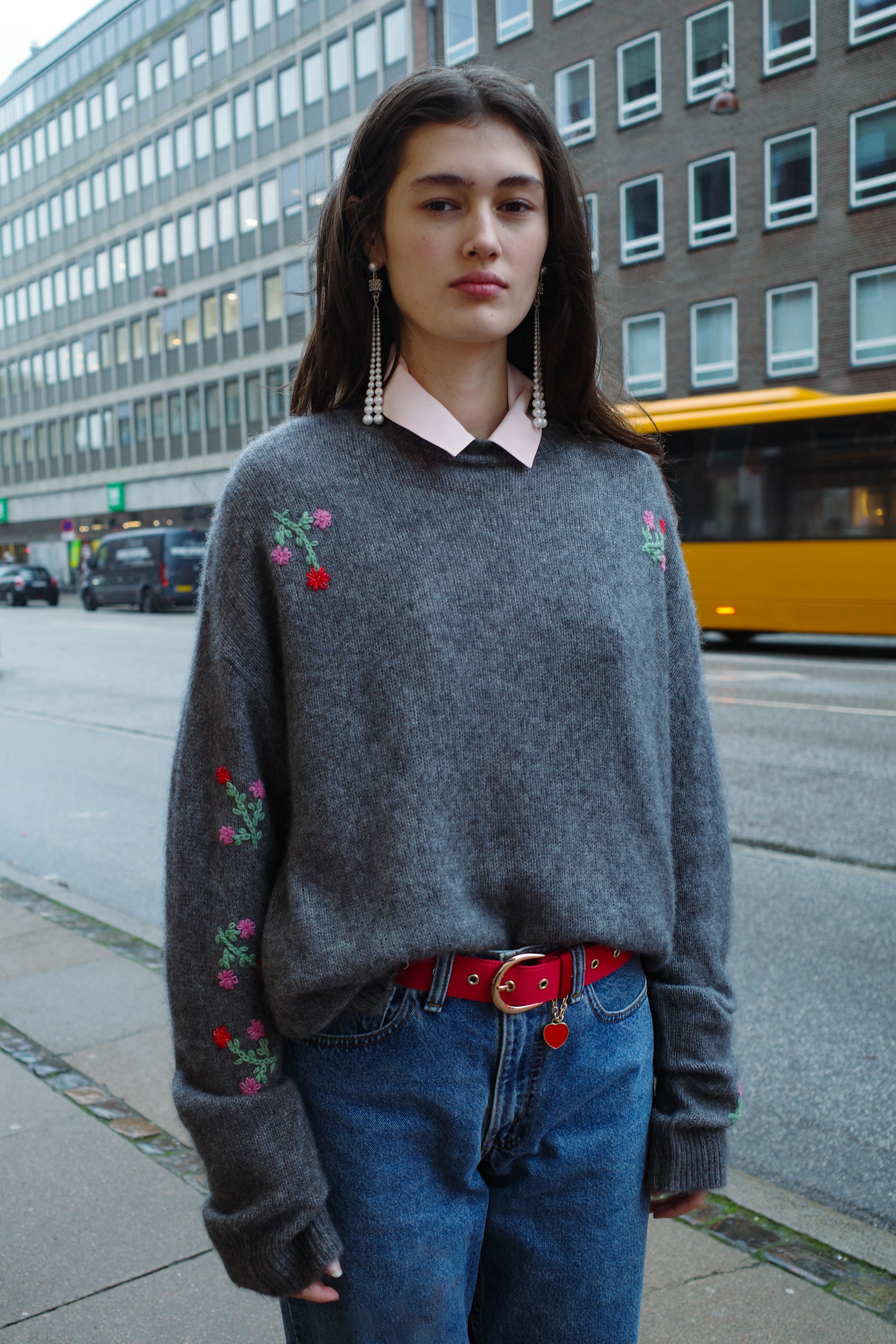 Augusta Round Neck - Charcoal w. Flowers