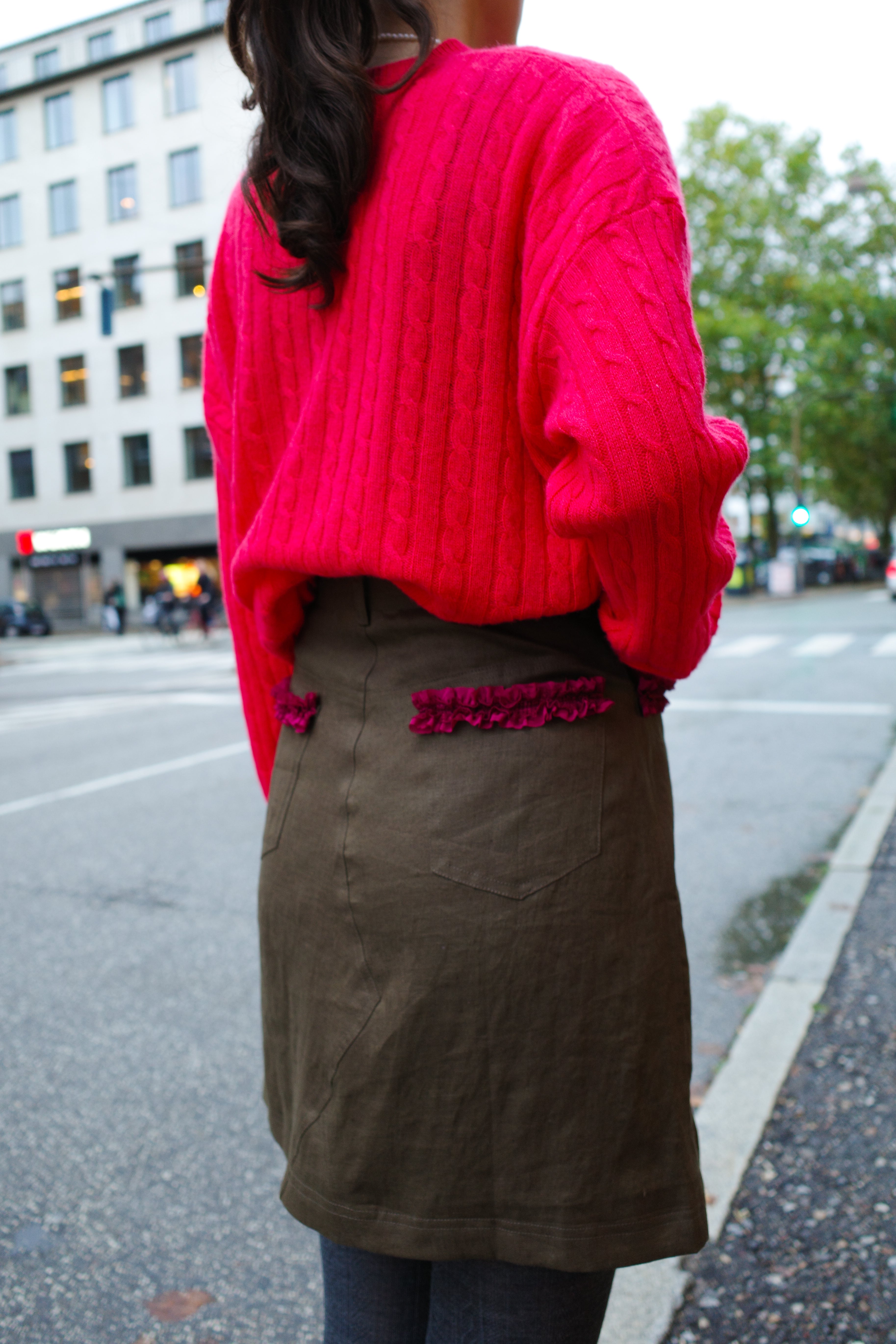 Nunu Skirt - Olive w. Fuschia ruffle