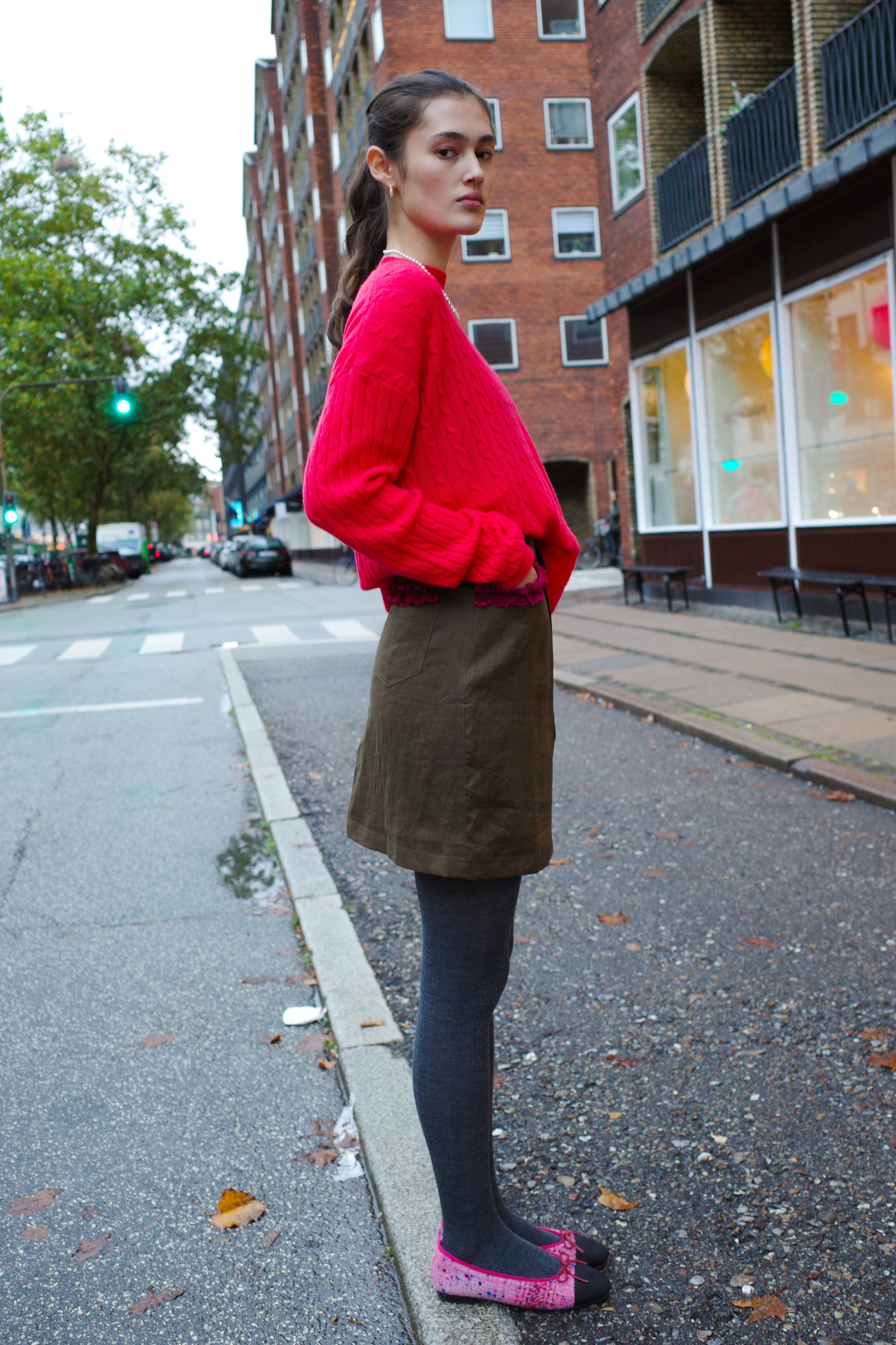 Nunu Skirt - Olive w. Fuschia ruffle