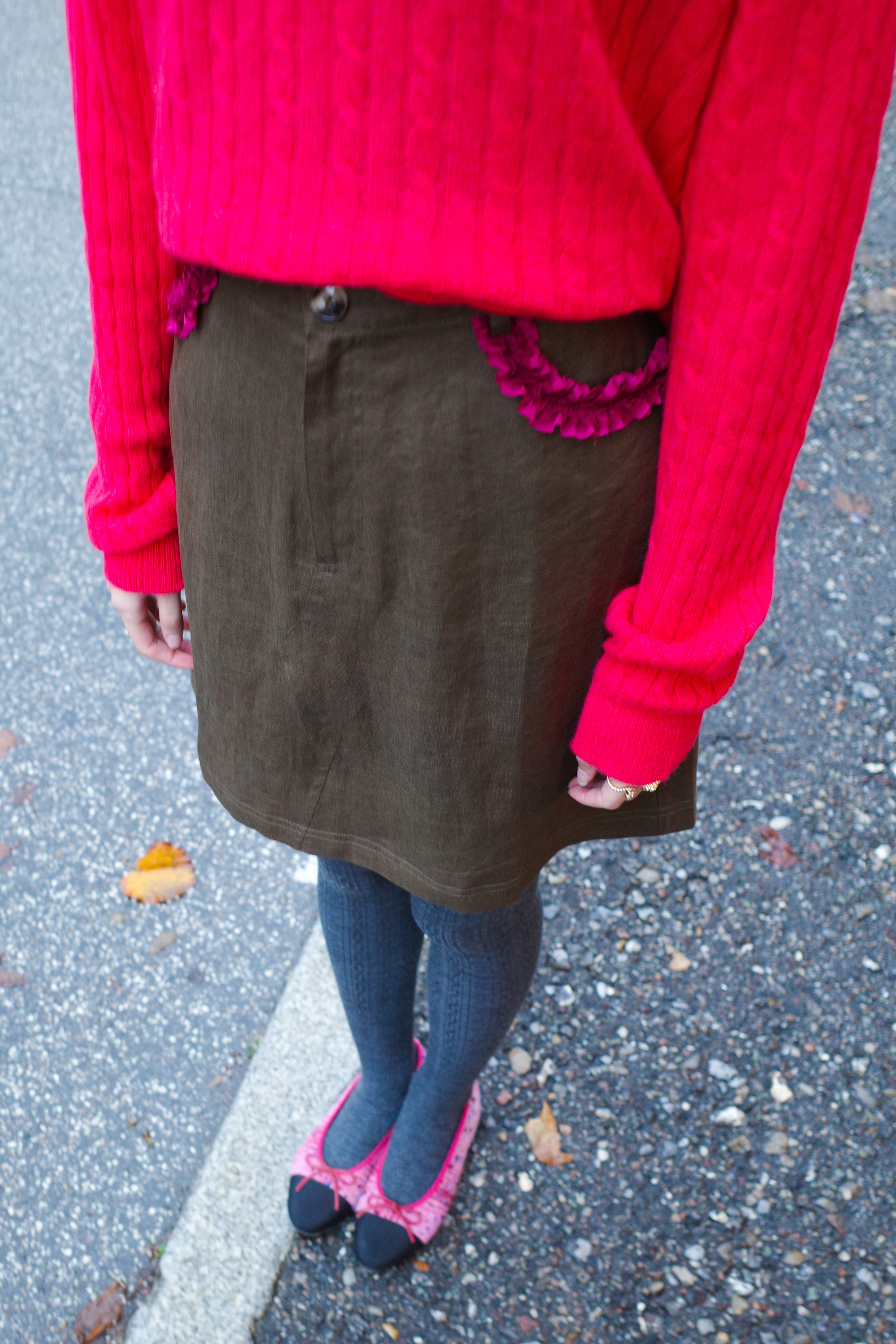 Nunu Skirt - Olive w. Fuschia ruffle